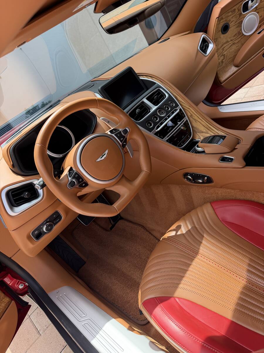 Detailed interior, leather and trim
